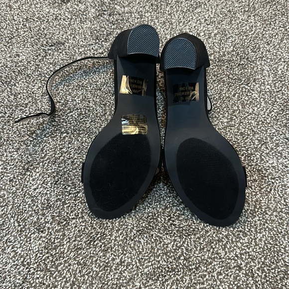 Go with everything heels - Picture 9 of 9